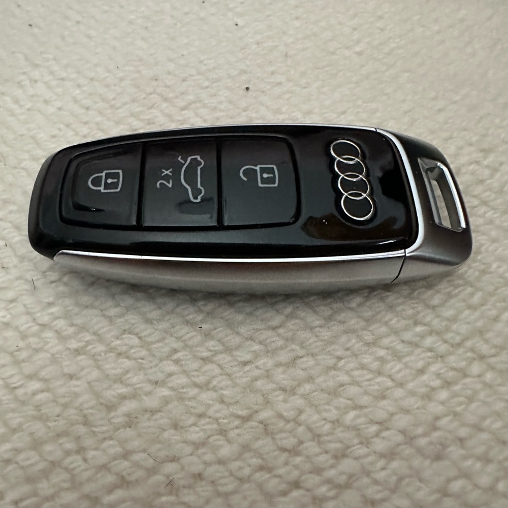 Audi Q7 Key Fob Black and Silver